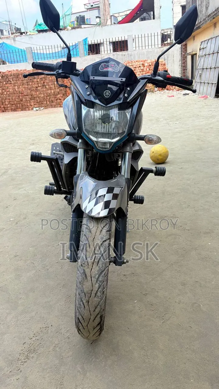 ইয়ামাহা এফজেডএস ভি২ ২০২৫ গ্রে