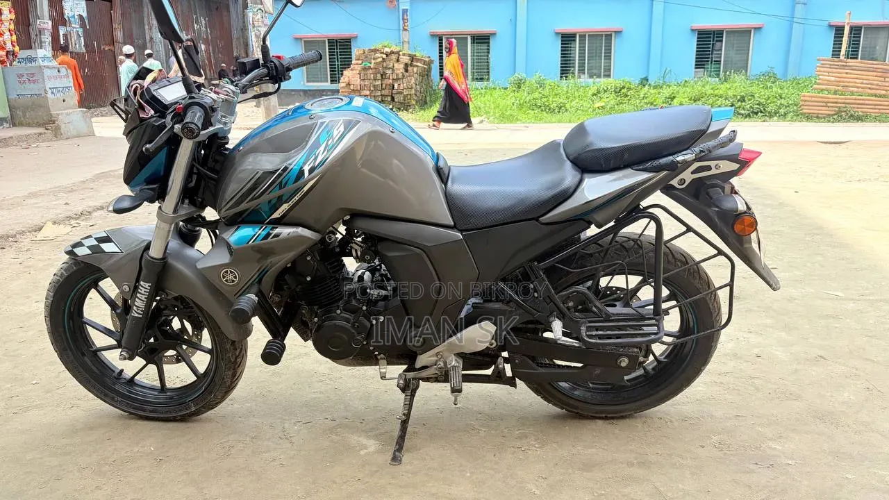 ইয়ামাহা এফজেডএস ভি২ ২০২৫ গ্রে