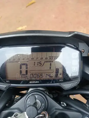 সুজুকি জিক্সার ২০২৫ ব্ল্যাক