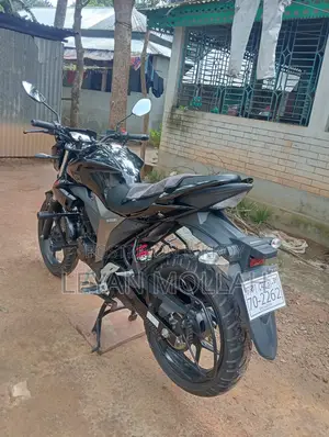 সুজুকি জিক্সার ২০২৫ ব্ল্যাক