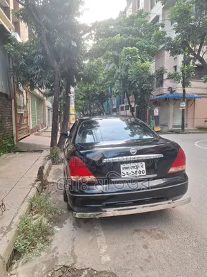 Nissan Crew 2005 Black
