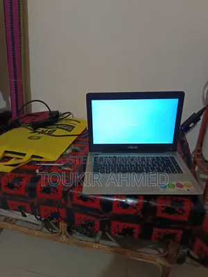 Laptop ASUS Vivobook 16 4GB Intel Core 3 HDD 1TB