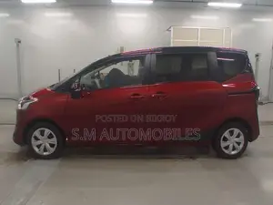Toyota Sienta 1.5 Hybrid FWD 2021 Red