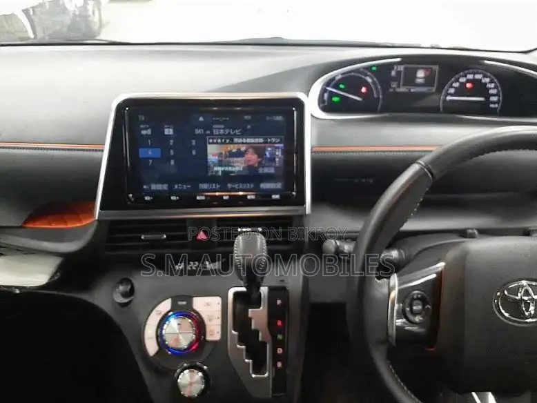 Toyota Sienta 1.5 Hybrid FWD 2021 Red