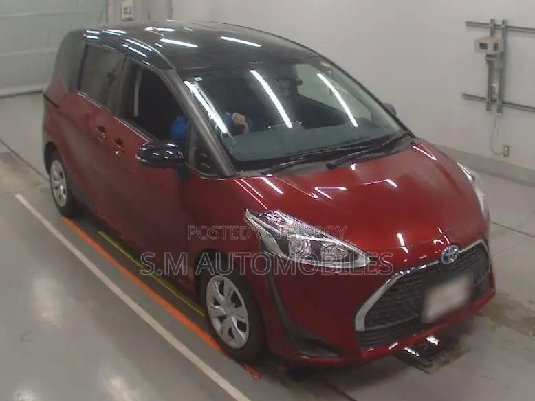 Toyota Sienta 1.5 Hybrid FWD 2021 Red