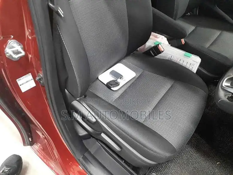 Toyota Sienta 1.5 Hybrid FWD 2021 Red