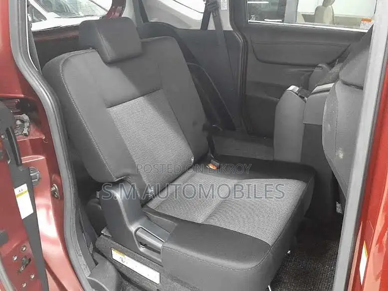 Toyota Sienta 1.5 Hybrid FWD 2021 Red