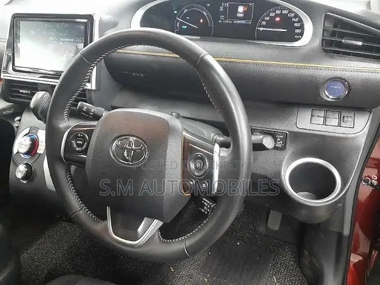 Toyota Sienta 1.5 Hybrid FWD 2021 Red