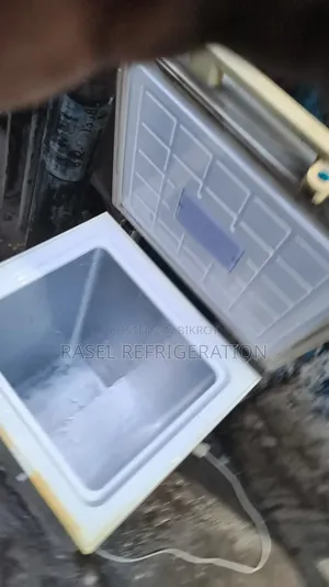 100 লিটার রানিং Sharp ডিপ ফিরিজ বিক্রি হবে।