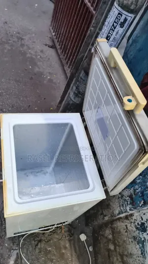 100 লিটার রানিং Sharp ডিপ ফিরিজ বিক্রি হবে।