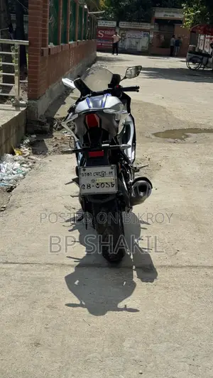 ইয়ামাহা আর১৫এম ২০২৩ সিলভার