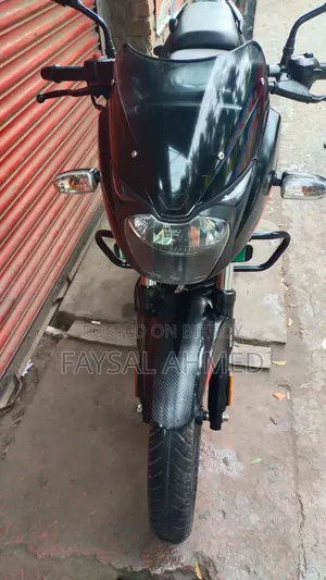 বাজাজ পালসার ১৫০ ২০২২ ব্ল্যাক