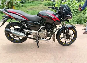 বাজাজ পালসার ১৫০ ২০১৬ ব্ল্যাক