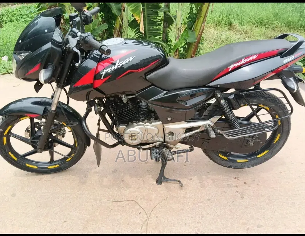 বাজাজ পালসার ১৫০ ২০১৬ ব্ল্যাক