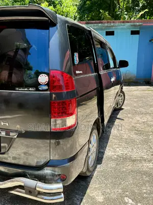 টয়োটা নোয়া ২.০ এডব্লিউডি (৮ সিটার) ২০০৩ কালো