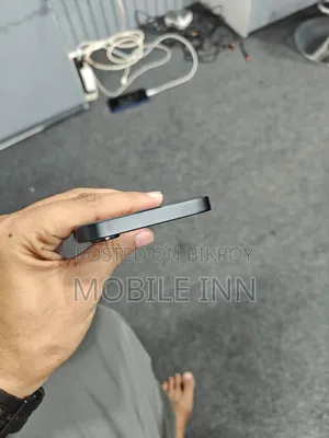 Apple iPhone 16e 128 GB Black