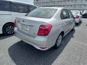 টয়োটা এক্সিও ২০২১ সিলভার