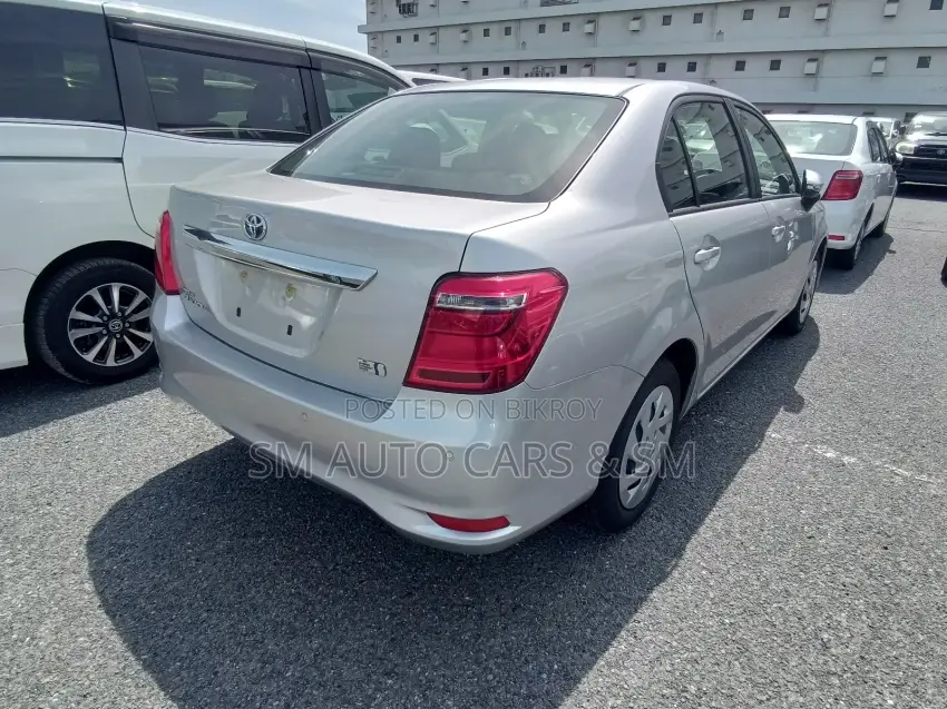 টয়োটা এক্সিও ২০২১ সিলভার