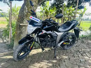 সুজুকি জিক্সার ২০২৪ কালো
