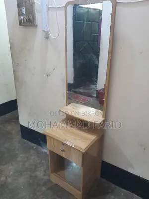 ড্রেসিং টেবিল