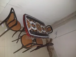 The table is RFL, bought a few days ago, completely new condition