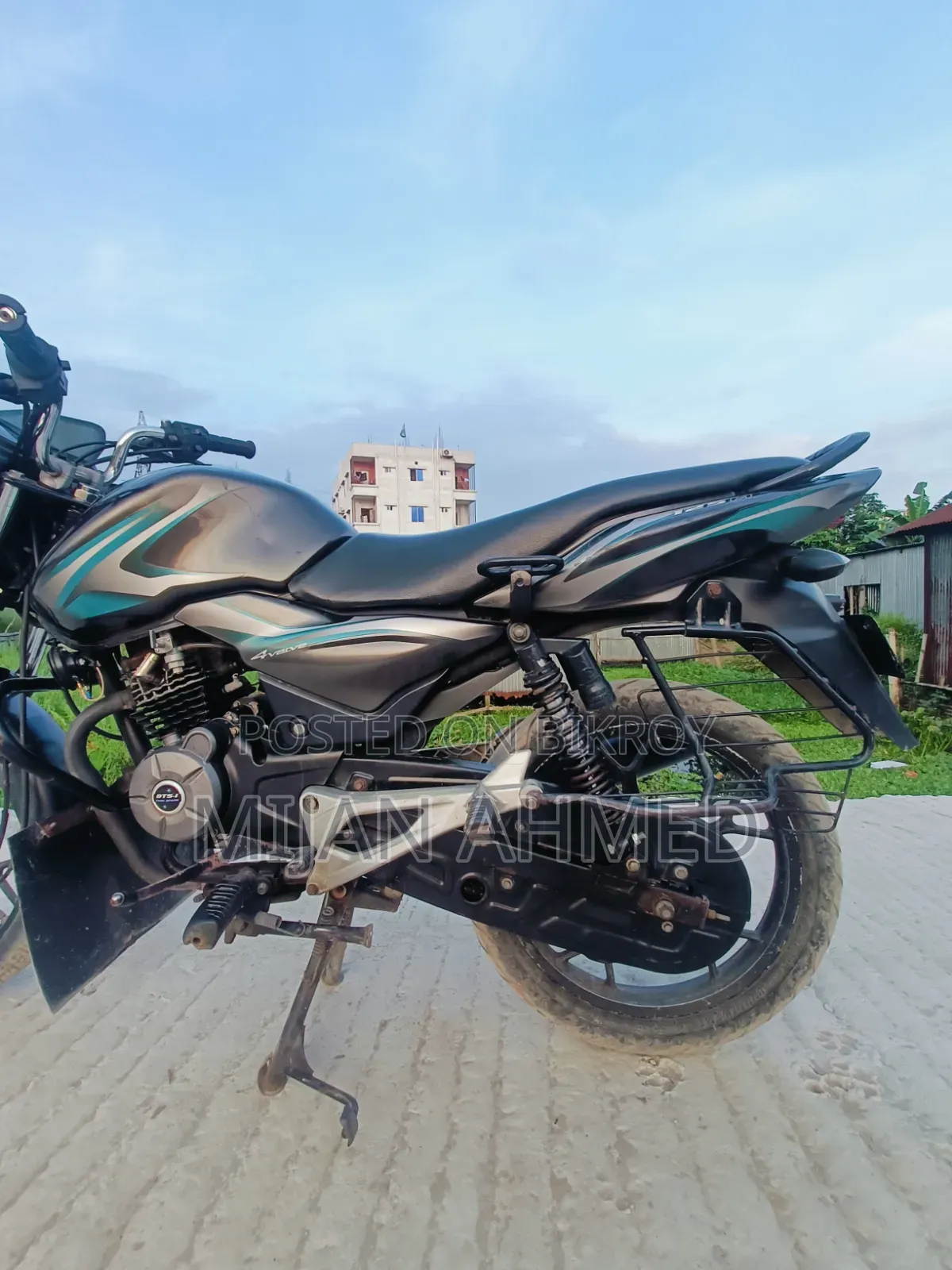 বাজাজ ডিসকভার ১২৫ ২০১১ কালো