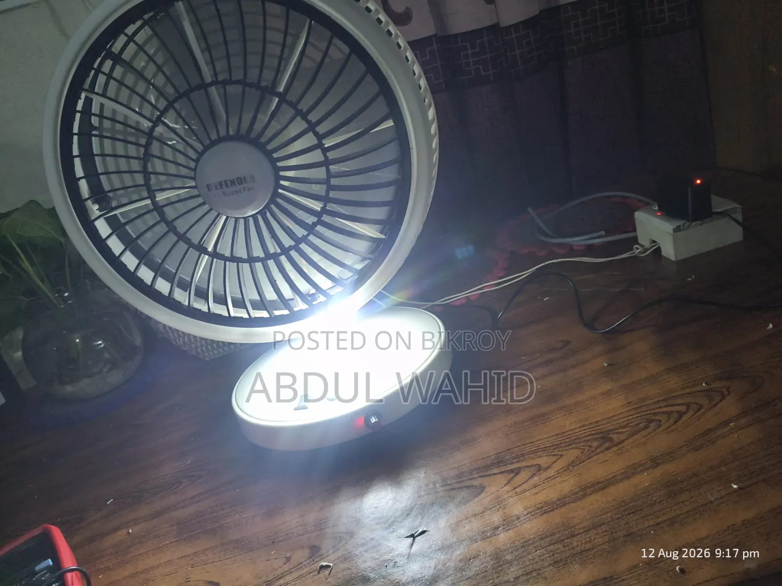 ১২ ইঞ্চি এবং ১০ ইঞ্চি রিচার্জেবল ফ্যান।