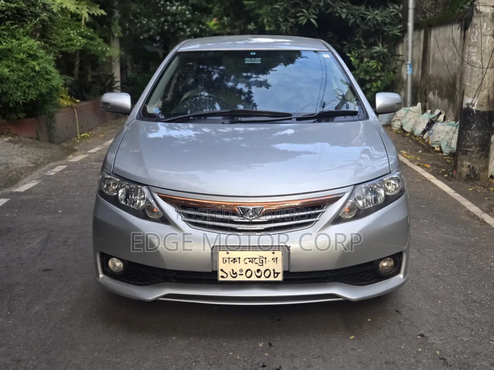 টয়োটা অ্যালিয়ন ২০১২ রূপালি