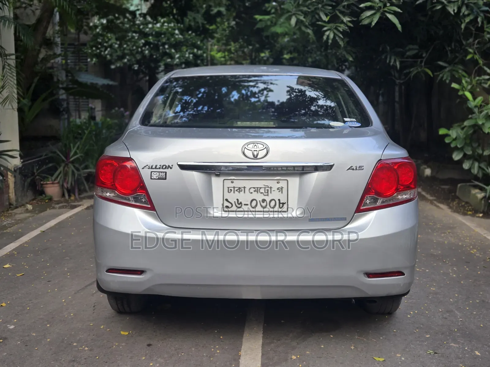 টয়োটা অ্যালিয়ন ২০১২ রূপালি