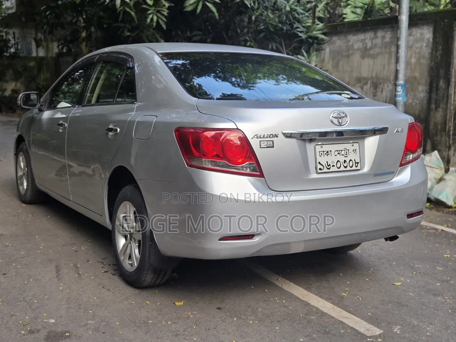 টয়োটা অ্যালিয়ন ২০১২ রূপালি