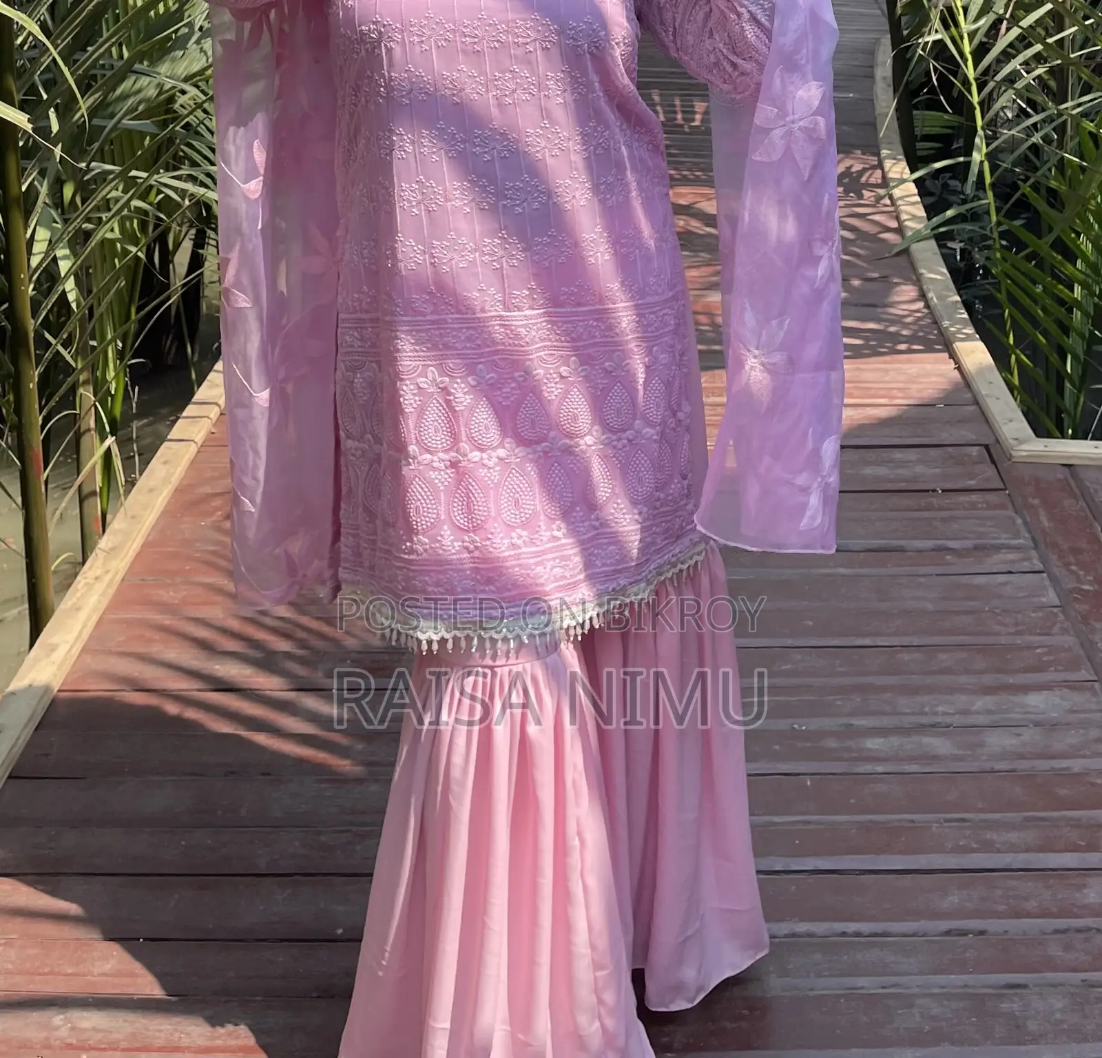 মাত্র একবার পরা গর্জিয়াস জামা বিক্রির জন্য!