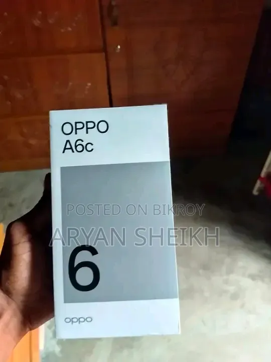 নতুন Oppo A6c ১২৮ জিবি সাদা