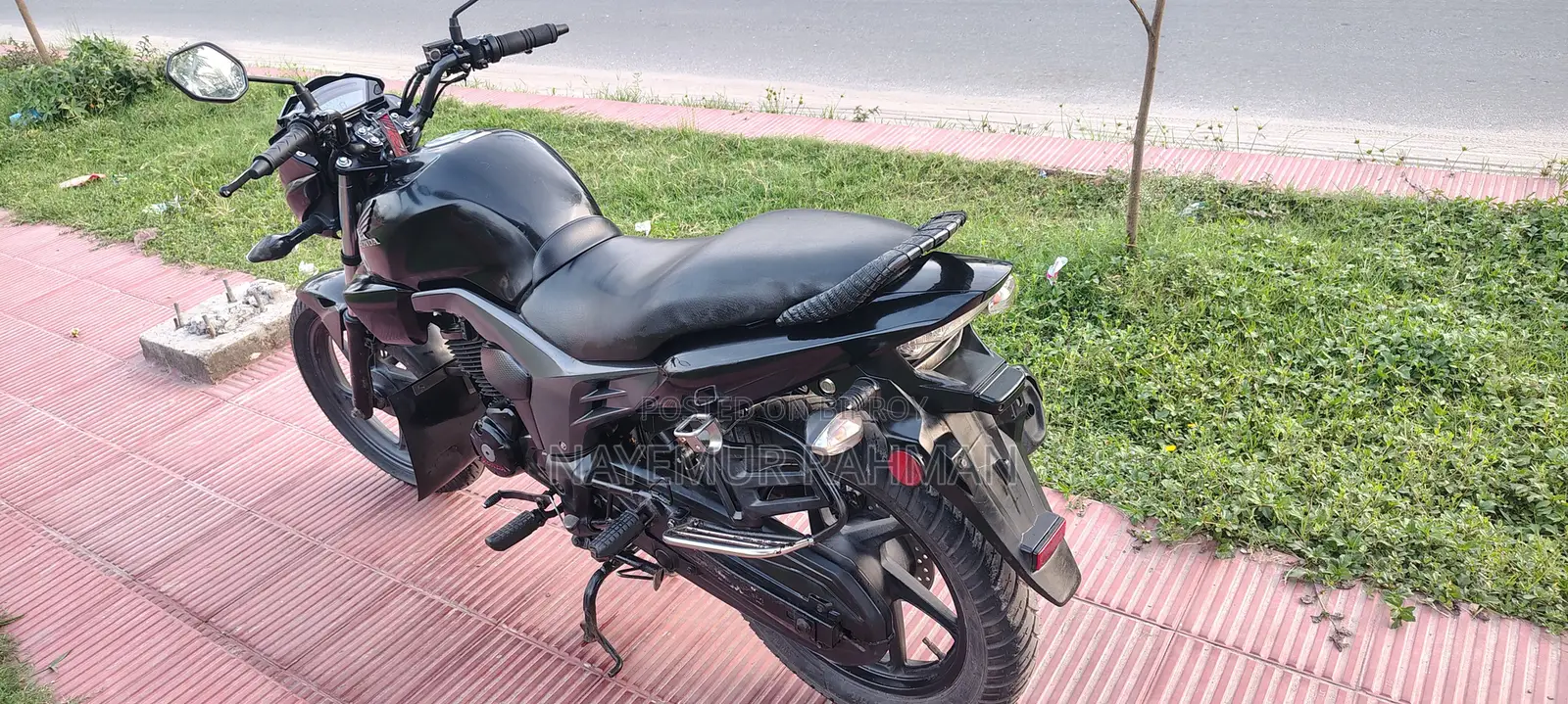 হোন্ডা সিবি ২০১৫ ব্ল্যাক