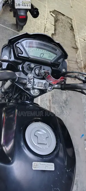 হোন্ডা সিবি ২০১৫ ব্ল্যাক