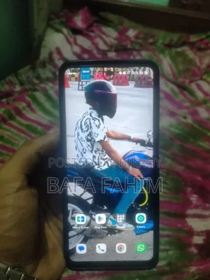 Tecno Spark 30 128 GB Yellow