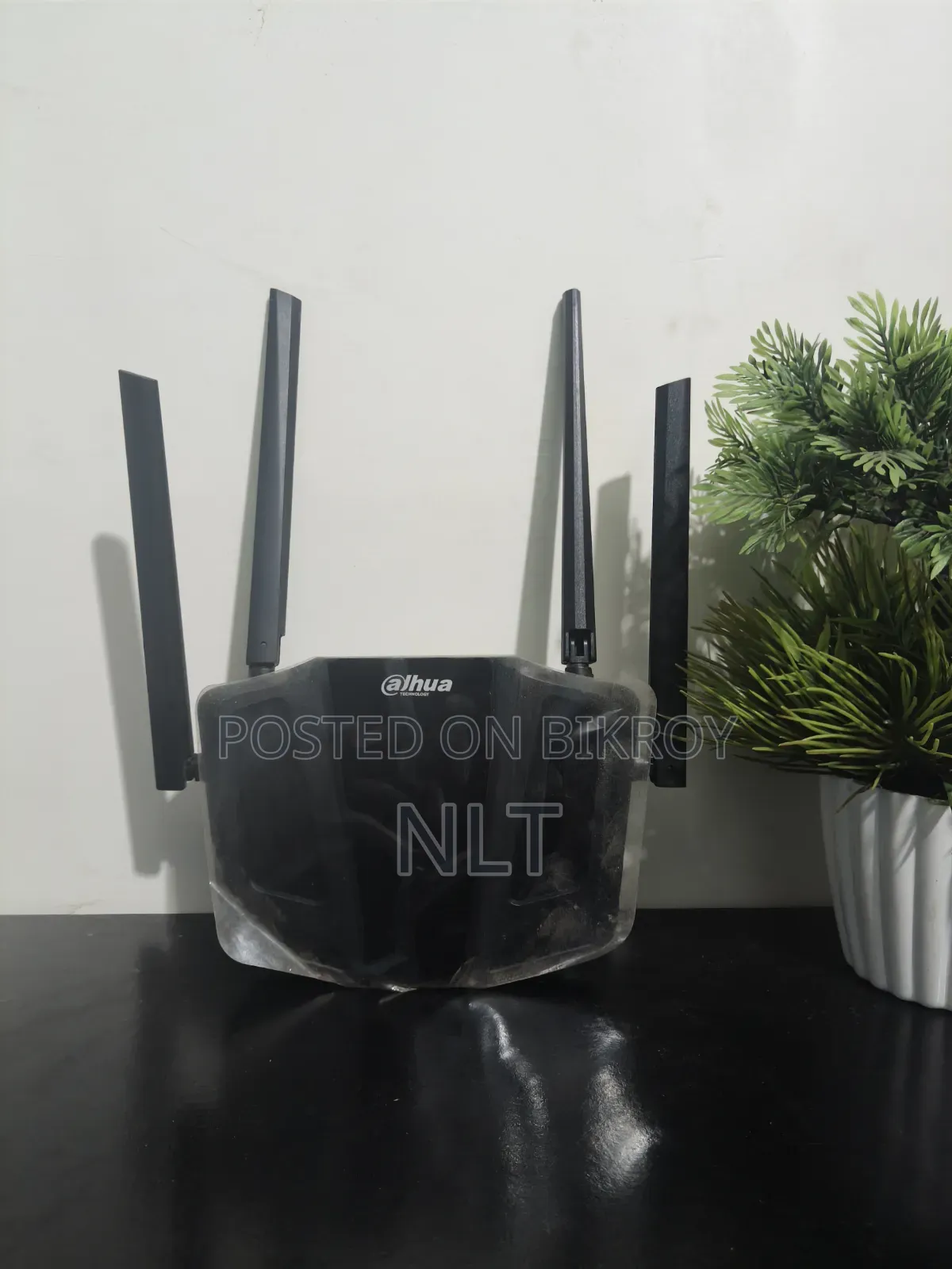 Dahua AC1200 Dual-Band Gigabit Wi-Fi Router for Sale.