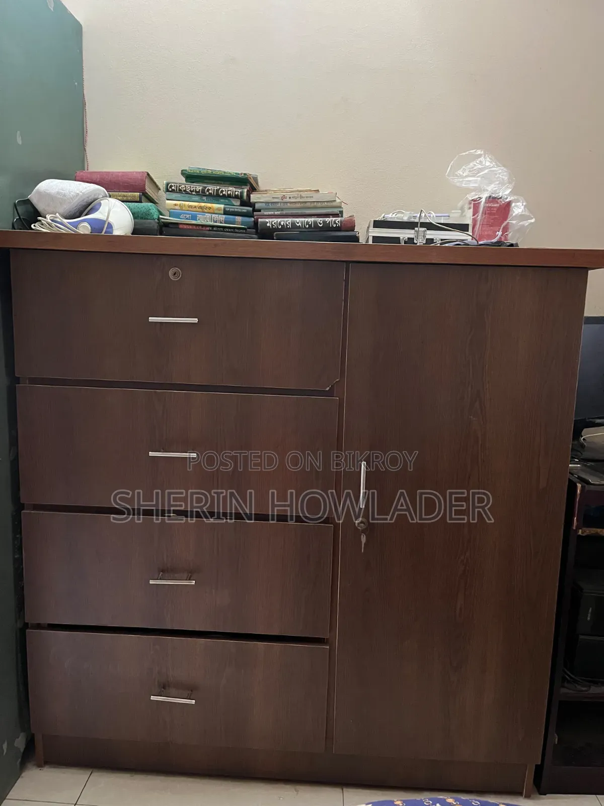 Wardrobe (Almari)