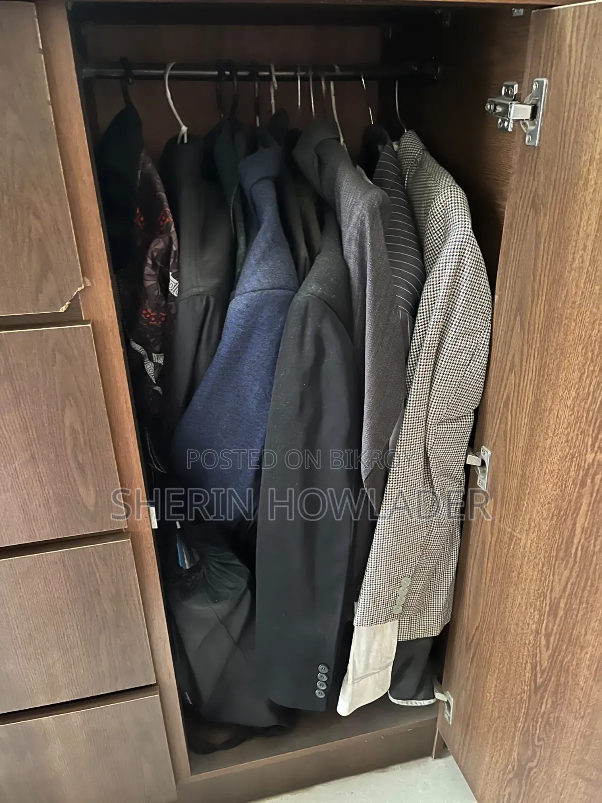 Wardrobe (Almari)