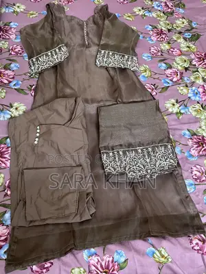 ব্যবহৃত থ্রি পিস