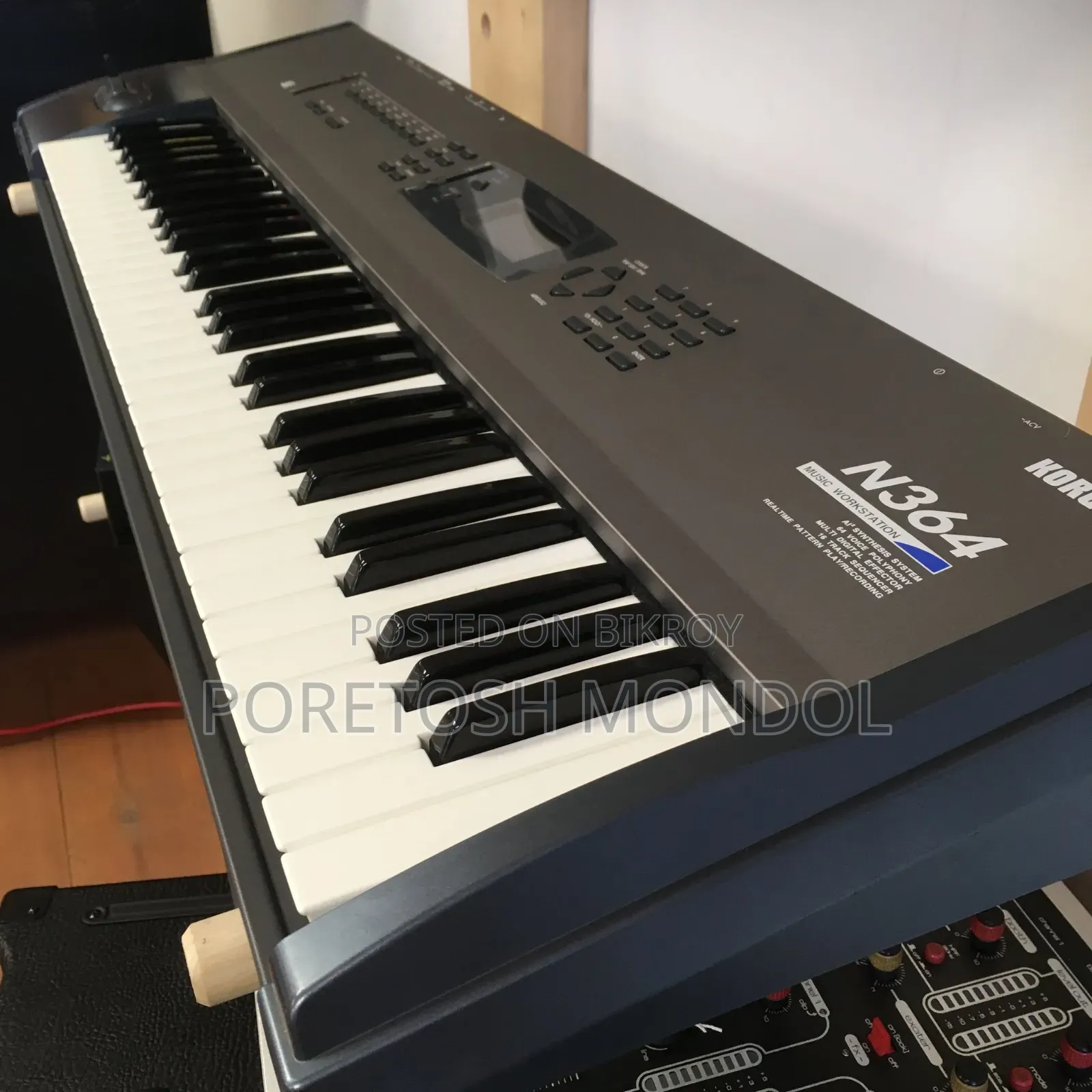 Korg N364 Keyboard