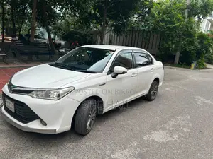 Toyota Axio 1.5 Hybrid 2WD 2017 White