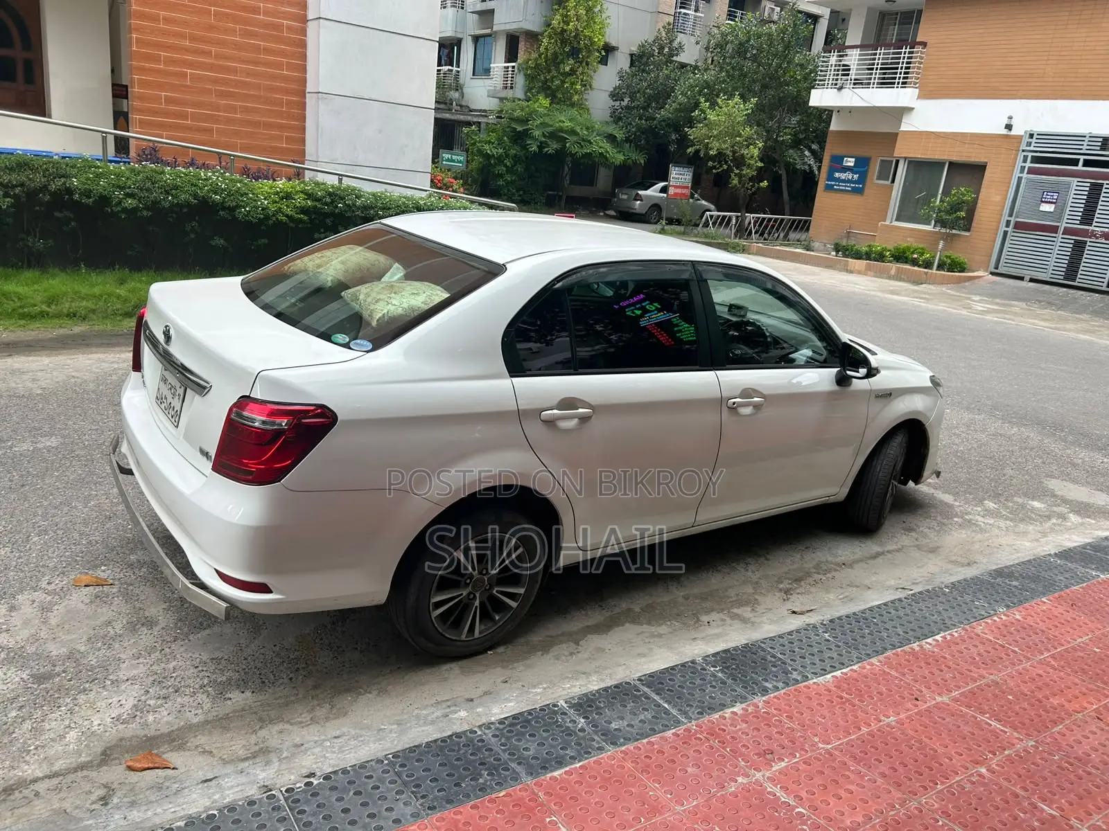Toyota Axio 1.5 Hybrid 2WD 2017 White
