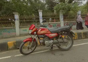 হিরো এইচএফ ডিলাক্স ২০১৬ লাল