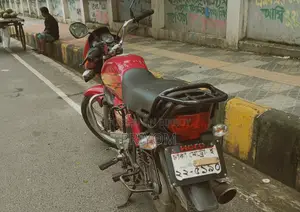 হিরো এইচএফ ডিলাক্স ২০১৬ লাল