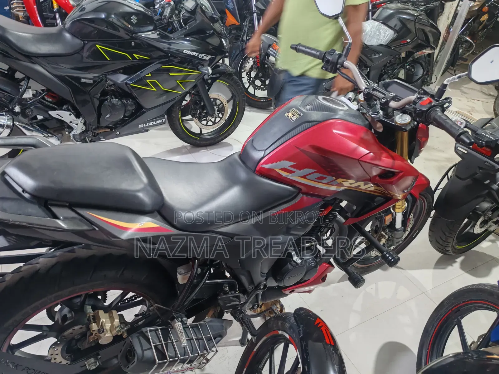 Honda Hornet 2025 Pink