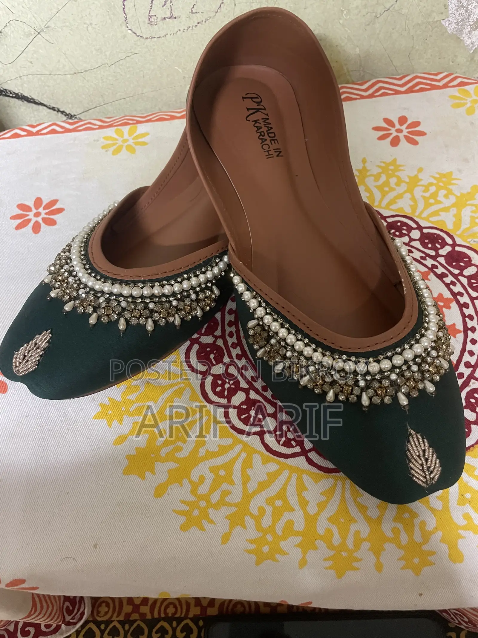 সবুজ পাকিস্তানি জুতো