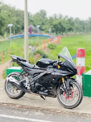 নিউ ইয়ামাহা আর১ ২০২২ ব্ল্যাক
