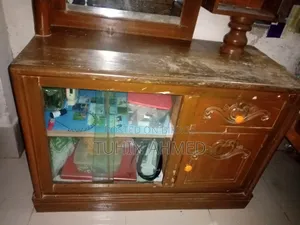 ড্রেসিং টেবিল