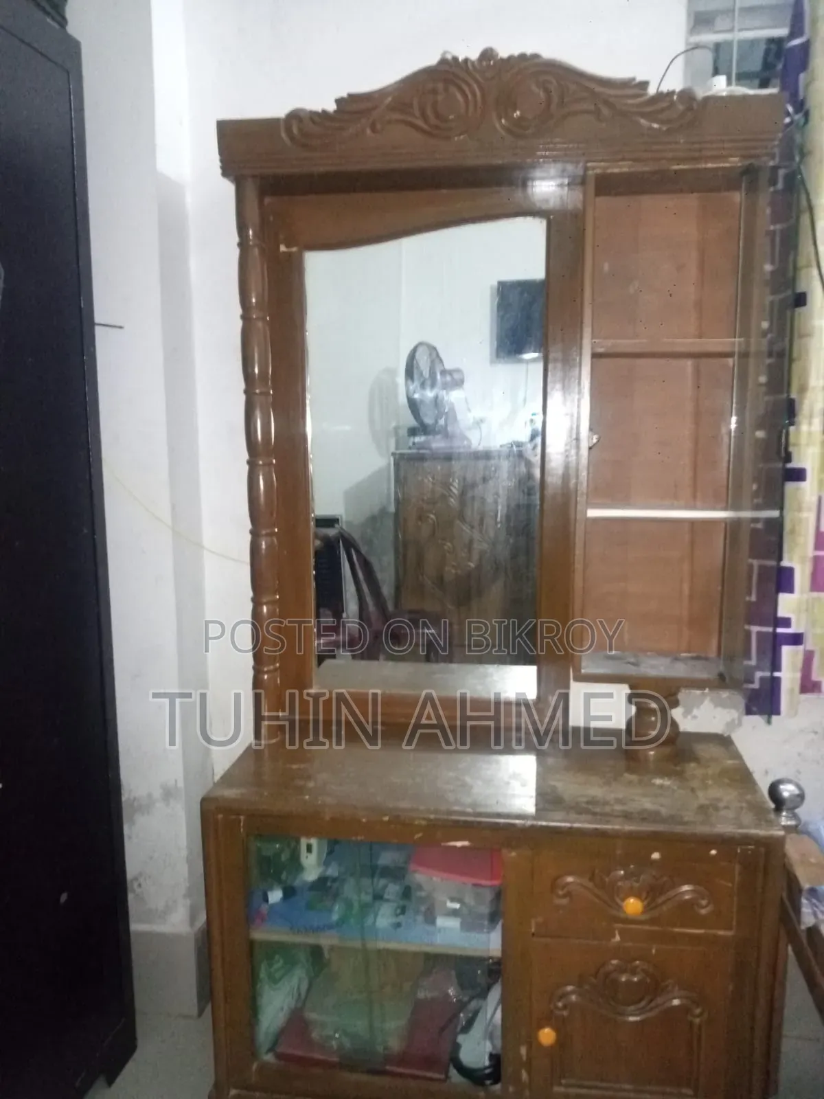 ড্রেসিং টেবিল