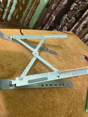 ল্যাপটপ স্ট্যান্ড